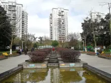 渝北豪装顶跃带大露台 附近就是双轻轨超市 月光之城