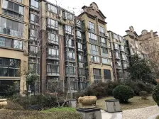 可以加装电梯的顶楼复式,买两房得3+1,245万得