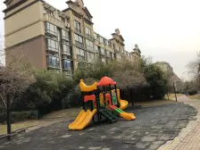 房子是老街二期不临街路的顶楼复式 单价低 北向露台