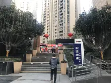 新上房源正两居室纯毛坯诚意出售随时看房