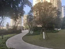 步入照母山森林公园,配套设施齐全,交通便利诚心出售