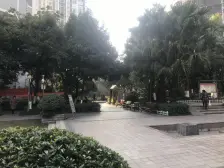 融创四房 商圈旁 拎包入住 近轻轨3号线