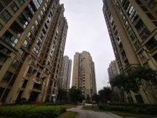 轻轨站装修两房,家具家 电齐全