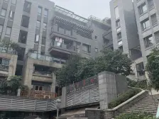 石桥铺洋房社区,此房自带前后花园,有车位,可另售