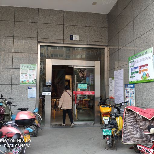 升龙国际中心3室2厅2卫南北朝向3000.00元/月出租