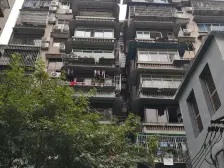 渝中巴属门口上1楼三房 紧挨轻轨带家具家电拎包入住