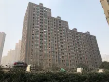 高铁站旁 中间层 精装修 大三房