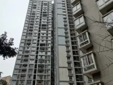 小区近轻轨,楼层好,视野好,业主诚心出售