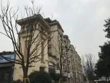 露台!您想要的露台!养花种草!宠物自由自在的奔跑!