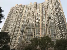 卢浮一期两房,少有主卧带拐角窗,户型方正格局合理