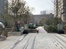 华强广场楼下地铁口8号线大学科技园