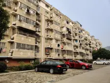 业主诚心出售,户型方正,带晒台,带独立大车库