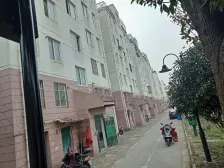 房子是五房两厅三卫的 业主自住 看房方便