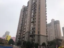 电梯房,主卧朝南,环境优美,居家装修