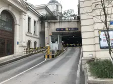 此房为联排别墅中户 小区环境好 人车分流 业主证在手