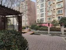 地铁口50米 三房两卫 南北通透地暖 低密度电梯小高层