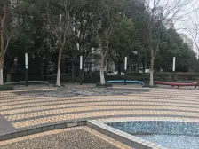 小区中心位置,配套完善,交通便利,采光充足