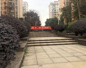 楼下地铁口精装两房中上层视野开阔诚心出售