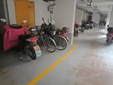 三房两卫小高层,通风隔音好,布局合理,装饰保养新。