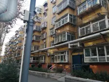 新上房源 两室一厅 精装三楼 带2个平台 南北通透!