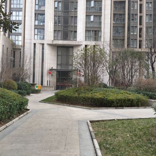 升龙城3室2厅2卫南朝向2000.00元/月出租