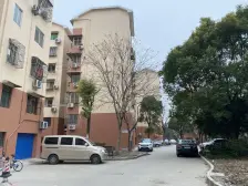 此房一手动迁满五年,税费少,顶楼带阁楼