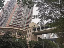 大平层四房三卫,户型通透,带入户花园,朝中庭安静。