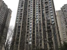 巴国城精装大俩房,带一个20平露台,业主急售。