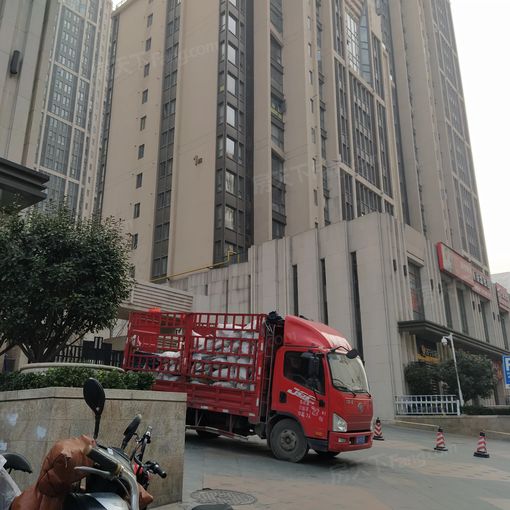 升龙城3室2厅2卫南朝向3300.00元/月出租