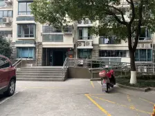 此房满五年 南北通板楼户型, 1梯3户, 诚意出售