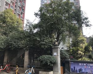 红墙国际3室1厅东南