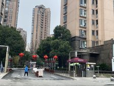 业主荐:电梯房+业主急售+满五年+有车位
