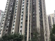 房子是次新小区、保利跃层户型,近轻轨,出行方便