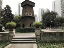 此房小区中间位置,通车库,正规两房+书房,配套成熟