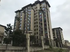 联排别墅 花园 两车位 共四层 实得400平 地下室全采光