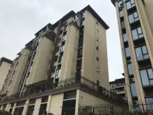 纯洋房社区+前后大花园+带地下室+小区环境好