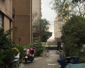 此房满五年户型好边套采光充足双阳台电梯房大四房