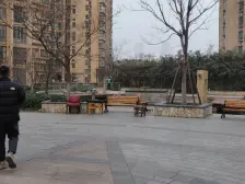 新登记五房 不临路 中间楼层 诚心卖 简装修