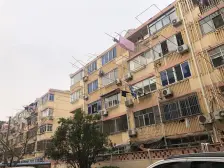 中间楼层 采光充足 近沙滩 近小火车