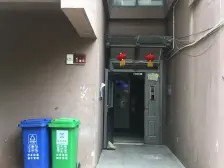 小区是2008年的 多层走楼梯的 得房率高 没有浪费的