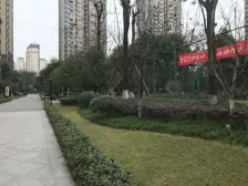 宫和西乡郡 户型通透 精装修的三房装修保持好