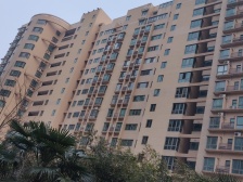 此房满五唯一大4房,带60平方大露台带个储物间