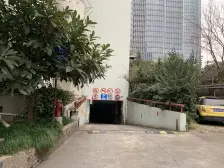 此房满五且只有一套,三开间朝南,楼层好,全明户型