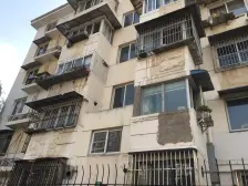 虹口区商品房,中间楼层三房。户型方正