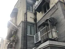 此房产权新里,层高高,带一个大的弧形阳台,日照充足