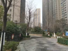业主自住装修,没有出租过,方便拎包入住,诚心出售