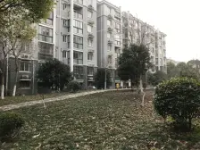 此房户型好,南北通风,动静分离,三房两卫居住舒适