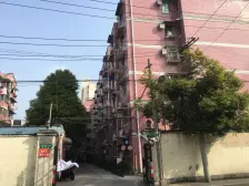 虹口区商品房,中间楼层三房。户型方正