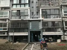 楼层好,总价低,纯毛坯,交通便利,生活方便