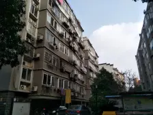 江边,可以看到摩天轮,赣江美景